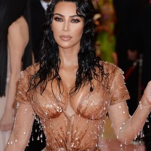 Free Nude Celeb Kim Kardashian 016 pic