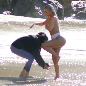 nude celebrities Kim Kardashian 016 pic