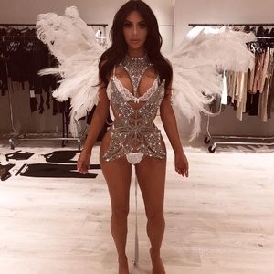 Celebrity Naked Kim Kardashian 008 pic