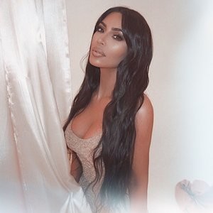Famous Nude Kim Kardashian 016 pic