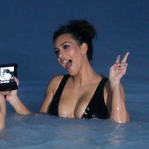 Nude Celeb Pic Kim Kardashian 022 pic