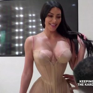 Nude Celeb Pic Kim Kardashian 008 pic