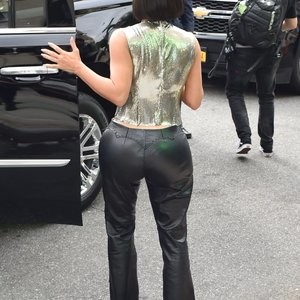 Leaked Kim Kardashian 007 pic