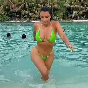 Hot Naked Celeb Kim Kardashian 004 pic