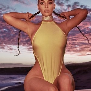 Famous Nude Kim Kardashian 003 pic