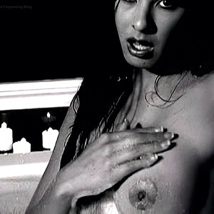 Hot Naked Celeb Kitana Baker 030 pic