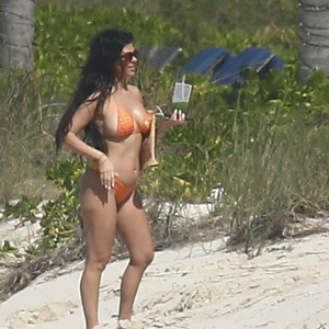Famous Nude Kim Kardashian 010 pic