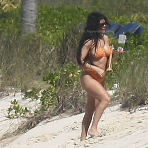 Free nude Celebrity Kim Kardashian 012 pic