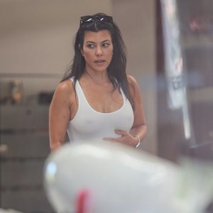 Naked Celebrity Pic Kourtney Kardashian 111 pic