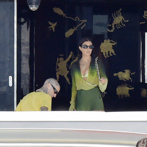 Real Celebrity Nude Kourtney Kardashian 042 pic