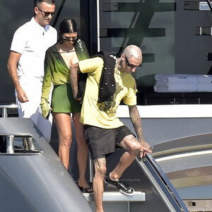 Naked Celebrity Pic Kourtney Kardashian 044 pic