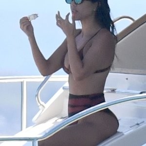 Naked Celebrity Pic Kourtney Kardashian 007 pic