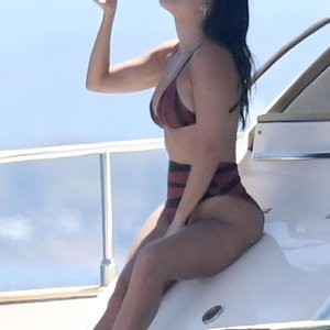 Celebrity Leaked Nude Photo Kourtney Kardashian 013 pic