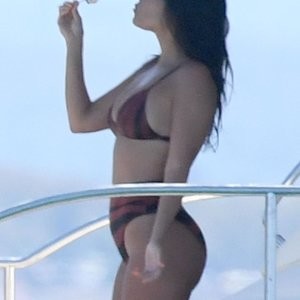 Free nude Celebrity Kourtney Kardashian 017 pic