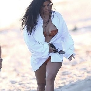 Nude Celebrity Picture Kourtney Kardashian 003 pic