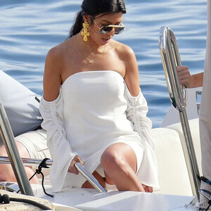 Nude Celebrity Picture Kourtney Kardashian 131 pic