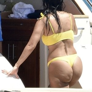 Hot Naked Celeb Kourtney Kardashian 041 pic