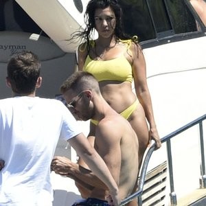Nude Celeb Kourtney Kardashian 048 pic
