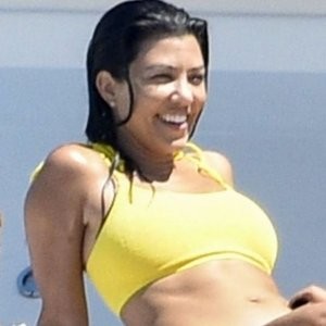 Leaked Celebrity Pic Kourtney Kardashian 062 pic