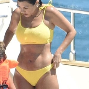 Real Celebrity Nude Kourtney Kardashian 064 pic