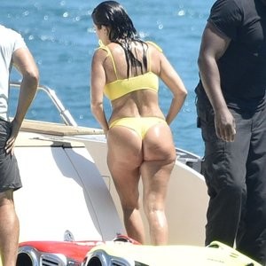 Naked Celebrity Kourtney Kardashian 067 pic
