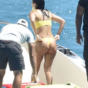 Naked Celebrity Kourtney Kardashian 101 pic