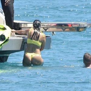 Nude Celebrity Picture Kourtney Kardashian 103 pic