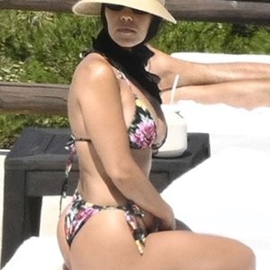 Free Nude Celeb Kourtney Kardashian 007 pic