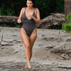Kourtney Kardashian Sexy (25 New Photos) – Leaked Nudes