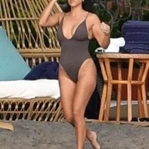 Celebrity Nude Pic Kourtney Kardashian 008 pic