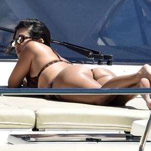 Nude Celeb Kourtney Kardashian 013 pic