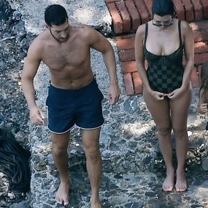 Hot Naked Celeb Kourtney Kardashian 026 pic