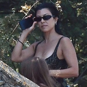 Famous Nude Kourtney Kardashian 043 pic