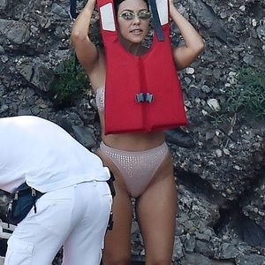 Real Celebrity Nude Kourtney Kardashian 008 pic