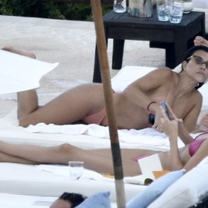 Hot Naked Celeb Kourtney Kardashian 021 pic