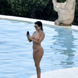 Celebrity Nude Pic Kourtney Kardashian 024 pic