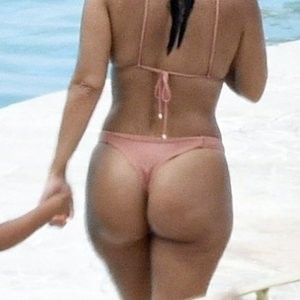 Hot Naked Celeb Kourtney Kardashian 045 pic