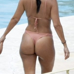 Nude Celeb Kourtney Kardashian 046 pic