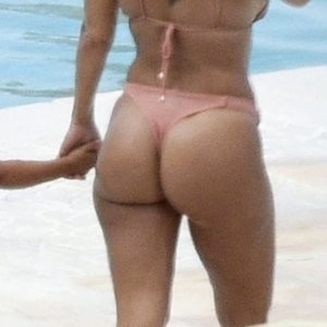 Free Nude Celeb Kourtney Kardashian 048 pic