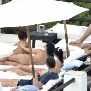 Celebrity Leaked Nude Photo Kourtney Kardashian 050 pic
