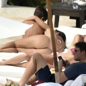 Naked Celebrity Pic Kourtney Kardashian 053 pic