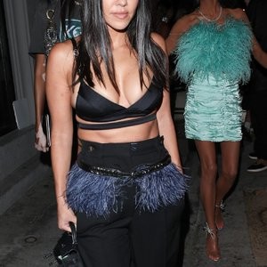 Naked celebrity picture Kourtney Kardashian 007 pic