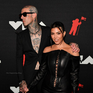 Celebrity Leaked Nude Photo Kourtney Kardashian 090 pic