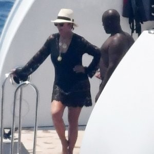 Naked celebrity picture Kris Jenner 003 pic