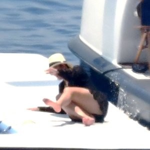 Celebrity Leaked Nude Photo Kris Jenner 031 pic