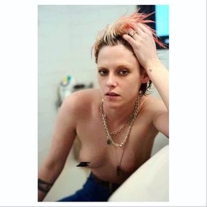 Kristen Stewart Topless & Sexy (2 Hot Photos) – Leaked Nudes