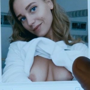 Kristina Asmus Nude – Text (7 Pics + GIFs & Video) – Leaked Nudes