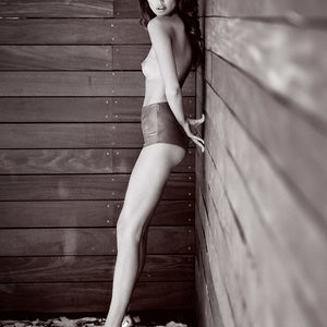 Celeb Naked Kristina Peric 002 pic