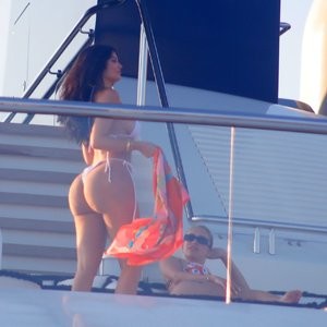 Hot Naked Celeb Kylie Jenner 004 pic