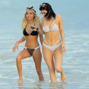 Famous Nude Kylie Jenner, Pia Mia Perez 018 pic